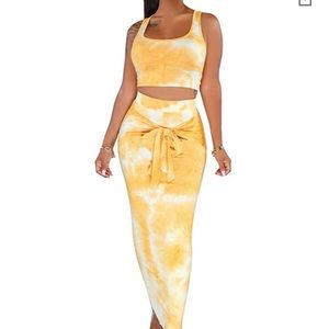 NEVER WORN!!! 2 piece orange and white outfit. 💕